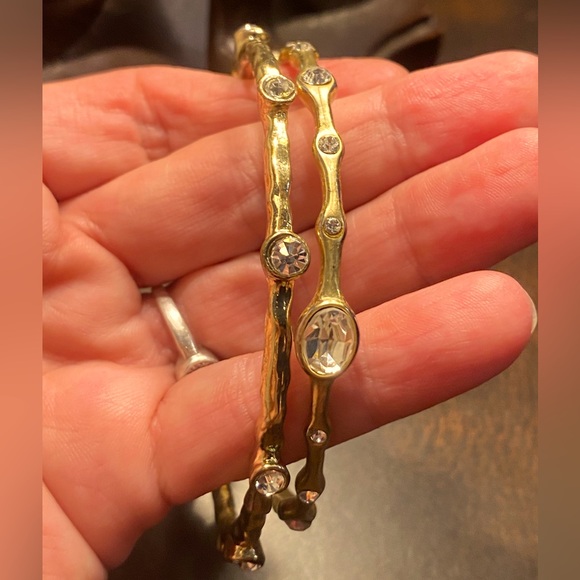 Vintage pair thin gold bangle bracelets, textured finish w/ABS crystals - Picture 4 of 9